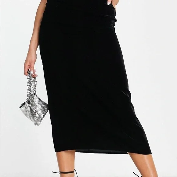ASOS Design velvet midi skirt in black - Picture 2 of 4